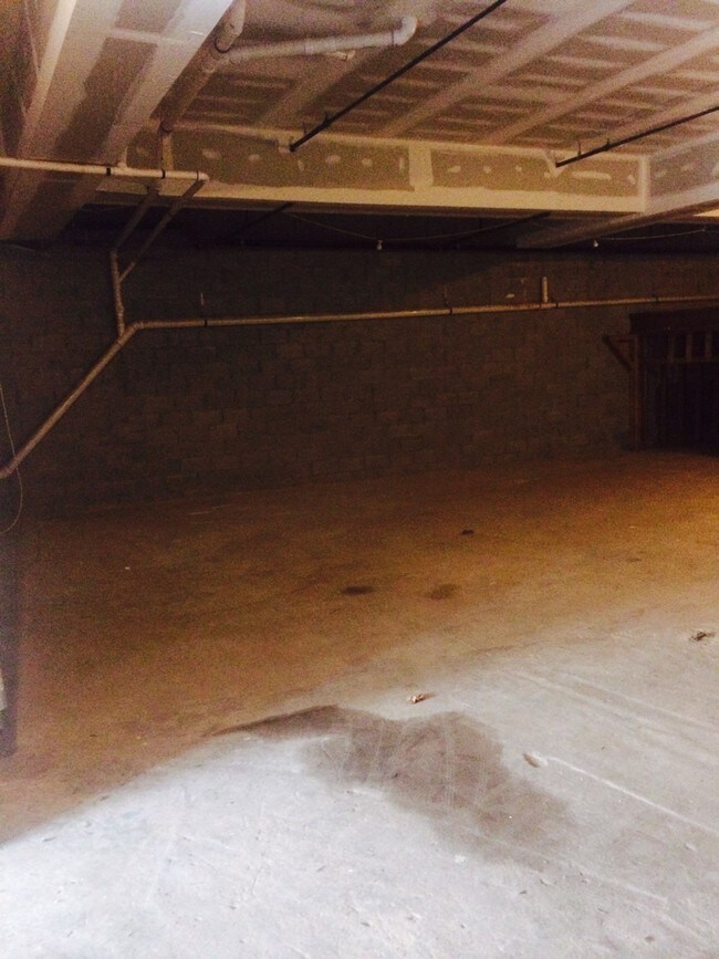 Building Photo - 210-212 Trumbull St