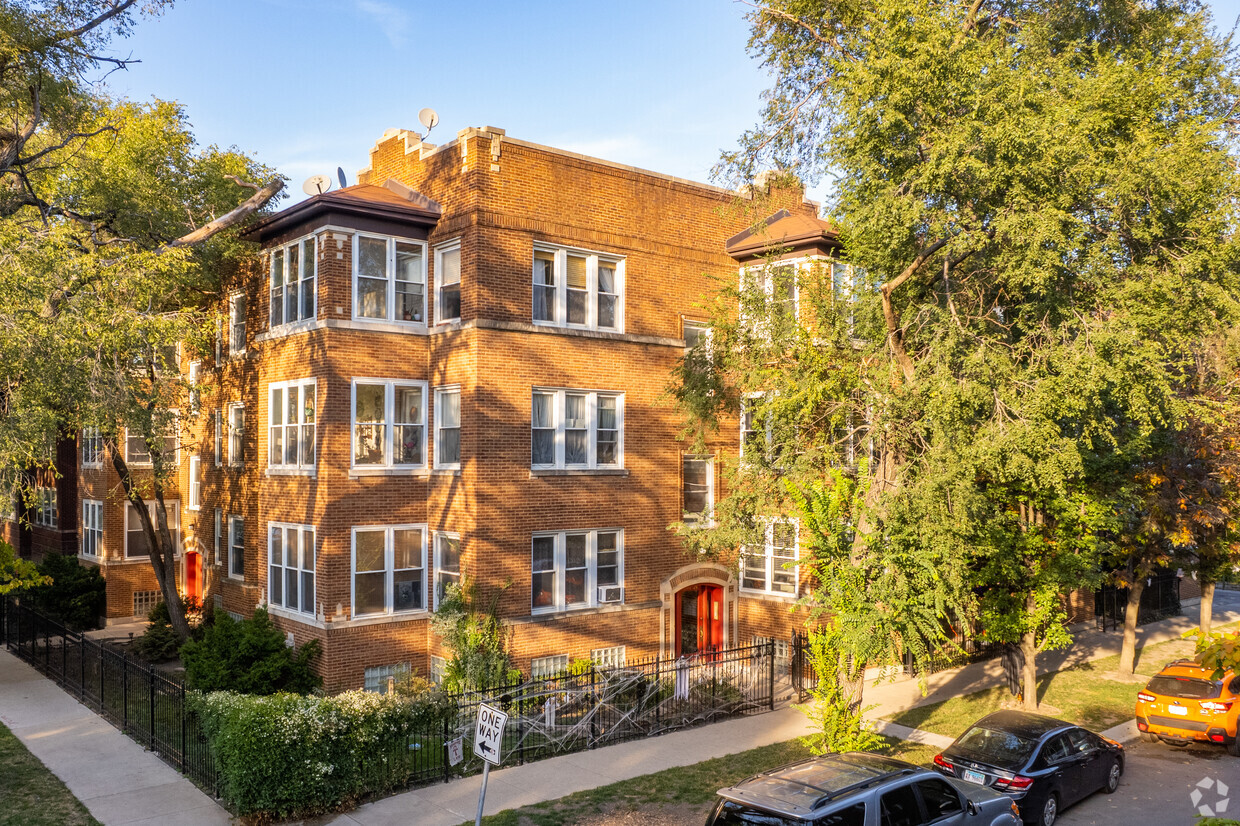 Building Photo - 3314-3324 W Sunnyside Ave