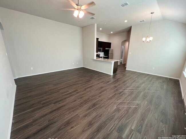 Foto del edificio - 629 Heathers Wy