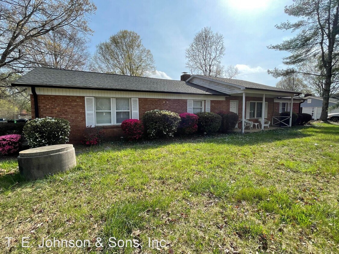 Primary Photo - 3 br, 2 bath House - 5375 Macy Grove Road