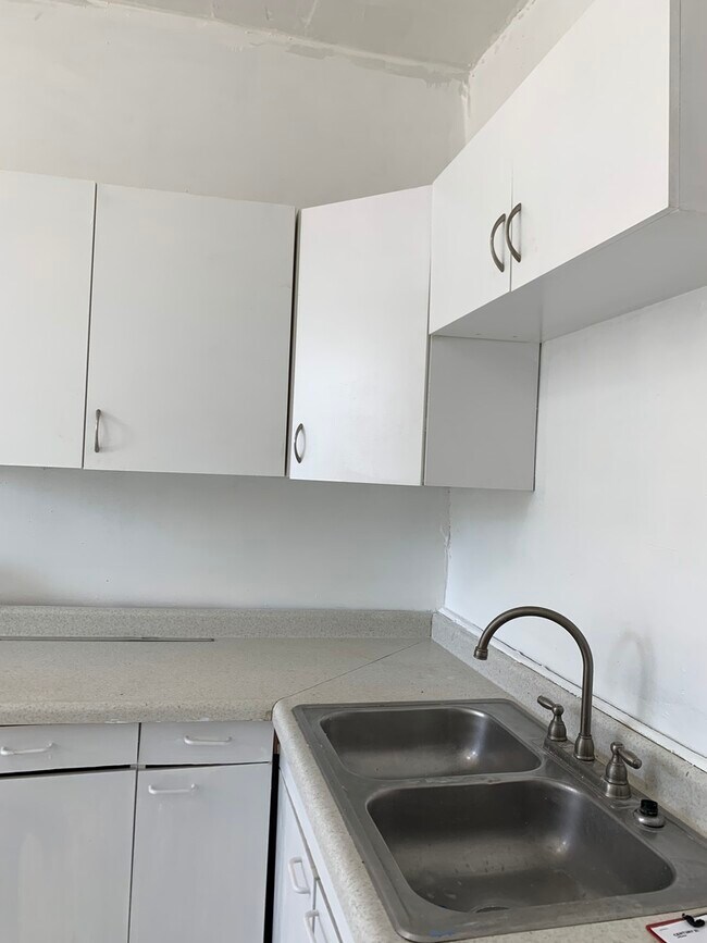 Foto del edificio - 952 N Damen Ave.
