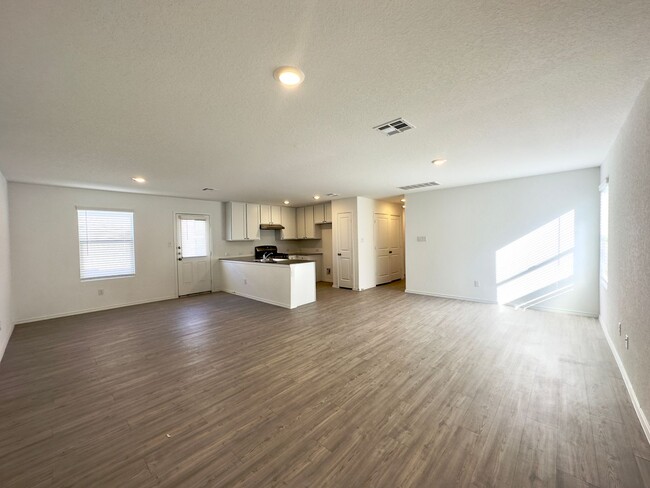 Foto del edificio - Brand New 4 BR Home in the SILOS Community!