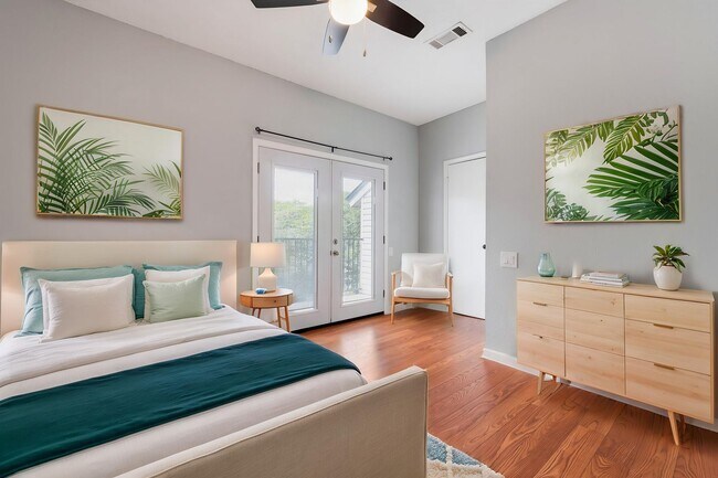 Foto del edificio - MOVE-IN TODAY: Updated 3 BR / 2.5 BA in S Austin - Walkable Location - W/D Included