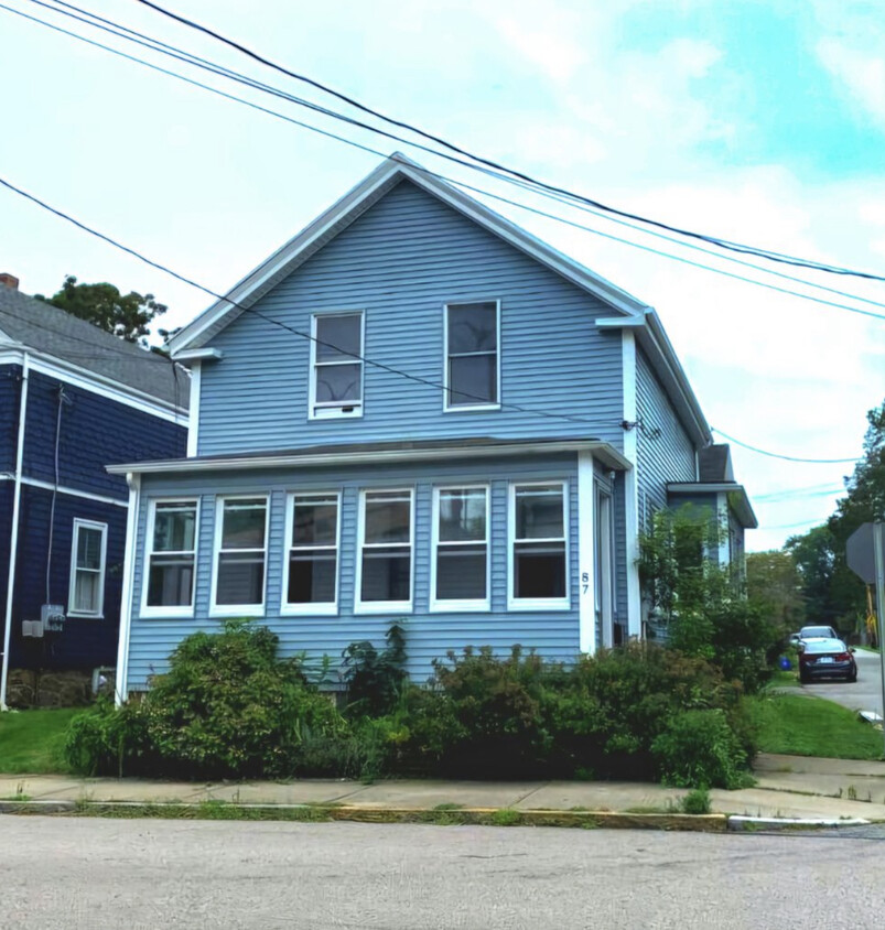 Primary Photo - 87 Van Zandt Ave