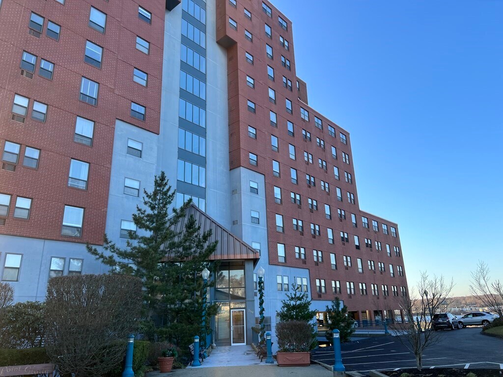 Primary Photo - 750 Davol St