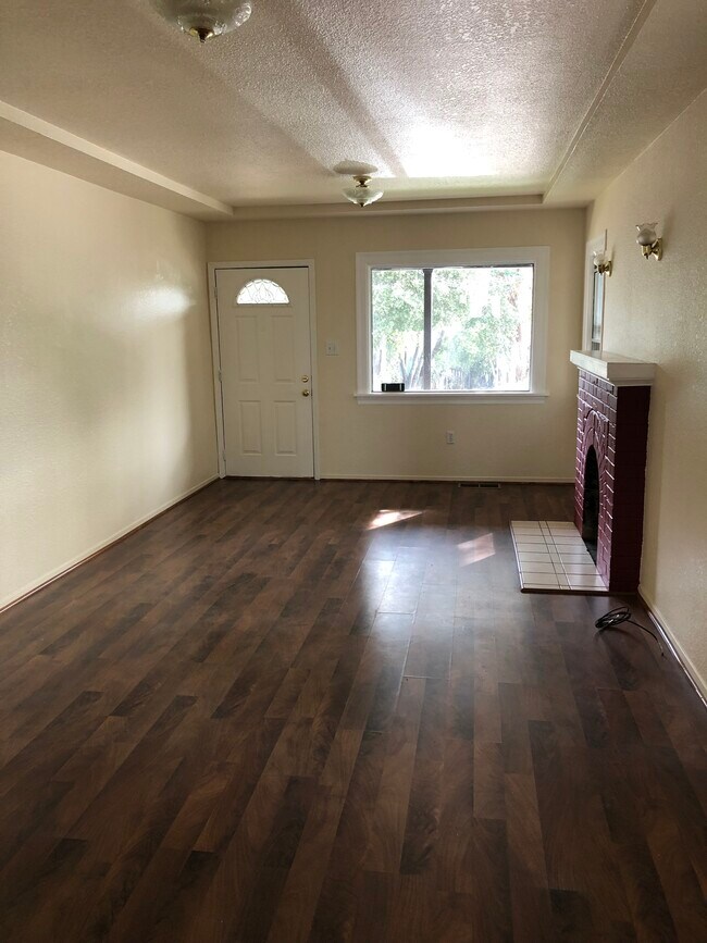 LIving Room - 1724 D St