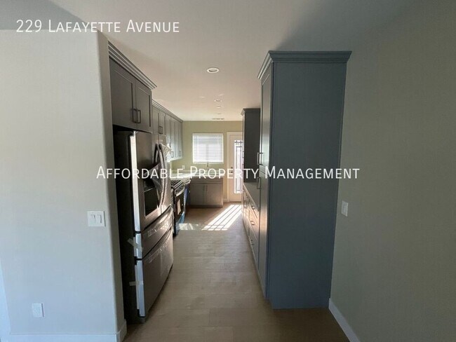 Foto del edificio - 229 Lafayette Ave