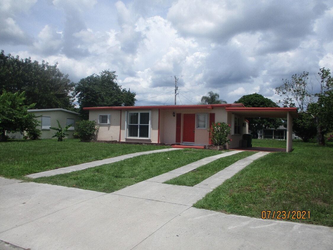 435 SE Airoso Blvd, Port Saint Lucie, FL 34983 House for Rent in Port