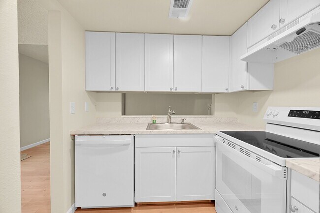 Foto del edificio - $1,695.00 - $500 OFF FIRST MONTH RENT - 2 ...