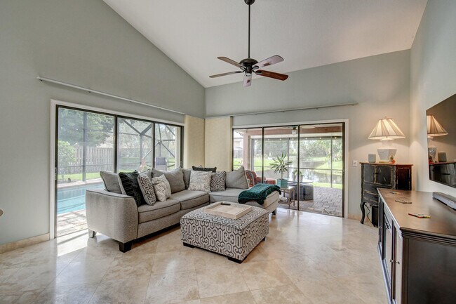 Building Photo - 12892 Meadowbreeze Dr