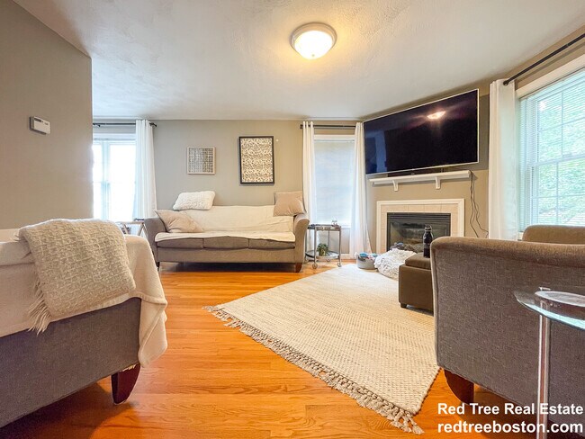 Building Photo - 496 Lebanon St