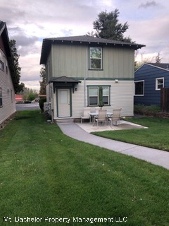 Building Photo - 2 br, 1 bath House - 437 NE Irving #1