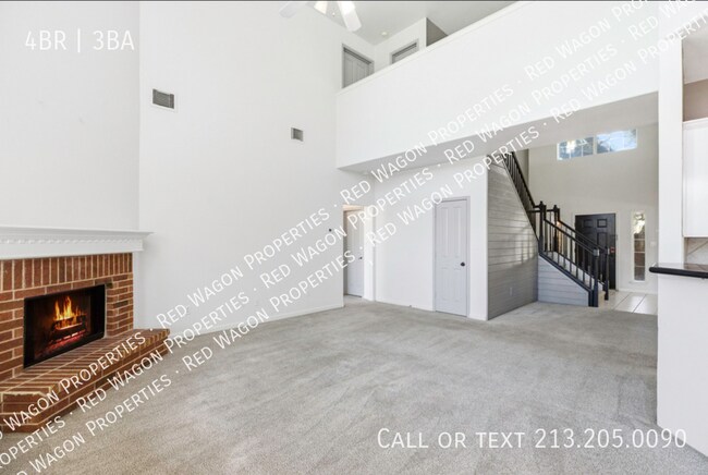 Foto del edificio - 2635 Lakehills St