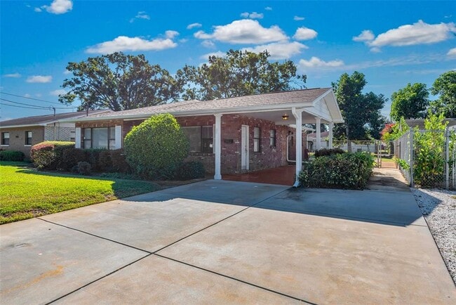 Building Photo - 2912 W Lake Ave