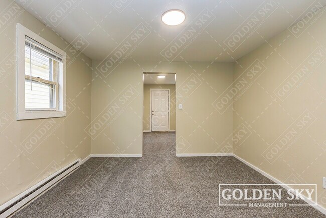 Building Photo - 619 S Mound St