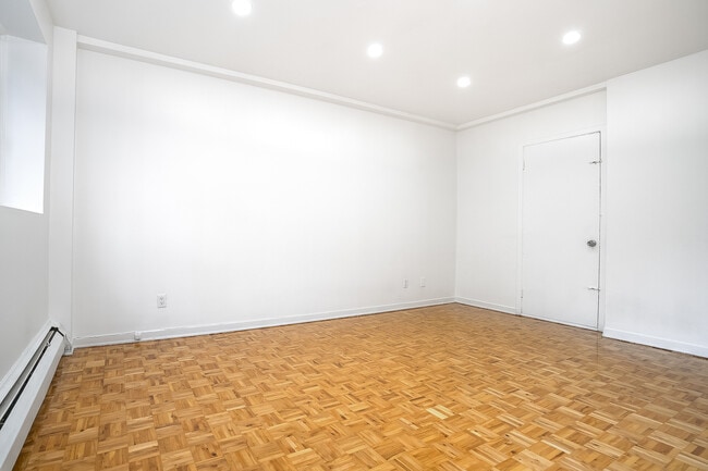 Building Photo - 5320 Avenue Bourret