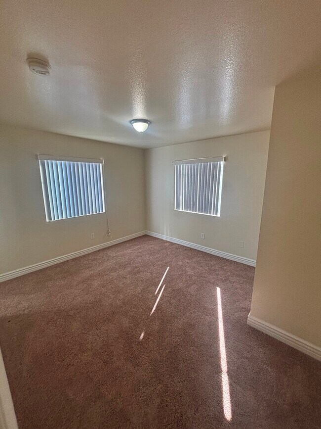 Foto del edificio - 326 E 101st St