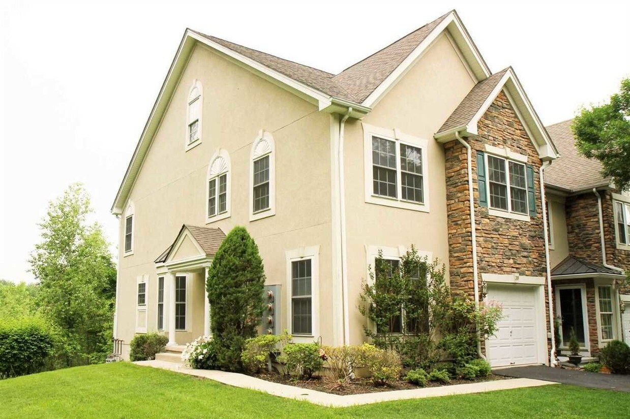 Foto principal - 38 Rosewood Ct