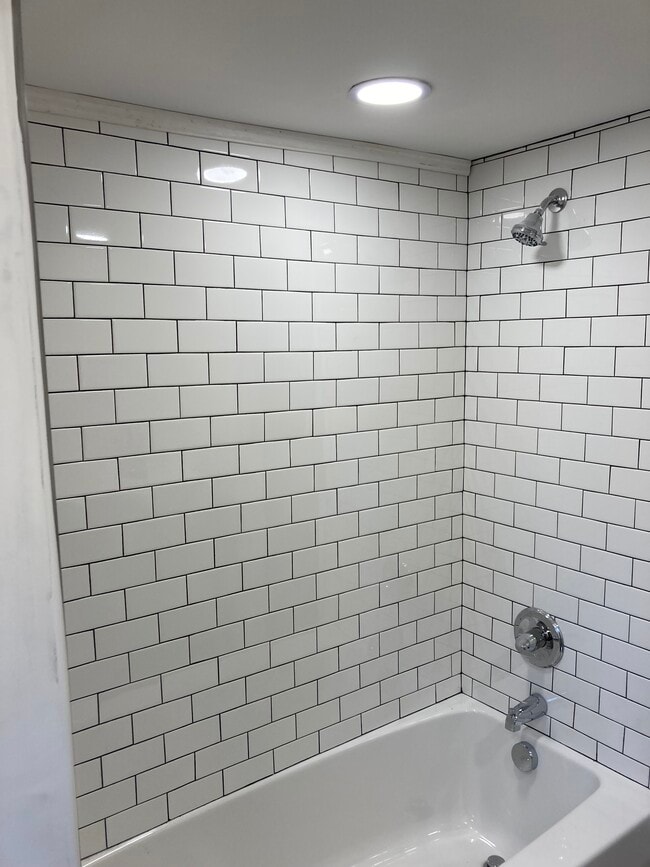 Foto del edificio - 112 E Hazel Ave