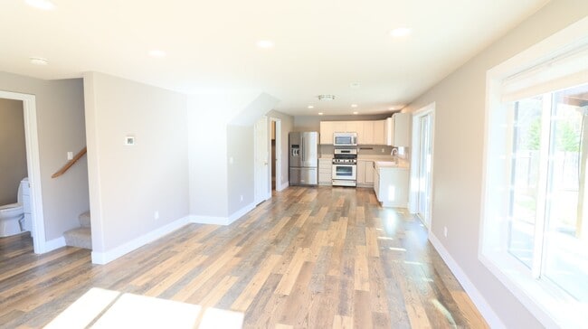 Building Photo - Must see 3/2 home close to Old Mill district