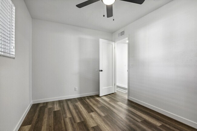 Foto del edificio - 1227 W 4th St