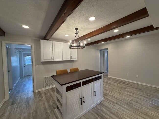 Foto del edificio - Beautiful 4 bedroom, 2 bathroom in Satellite Beach! NO HOA!!