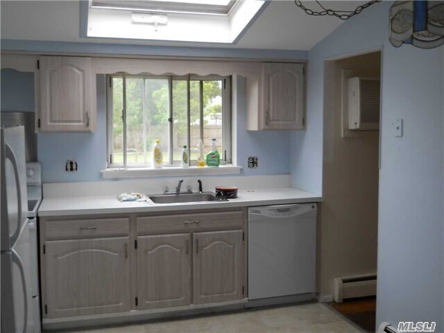 Building Photo - 22 College Dr