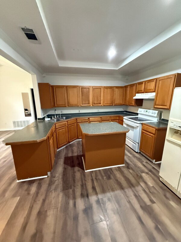 Building Photo - 727 Circle Dr