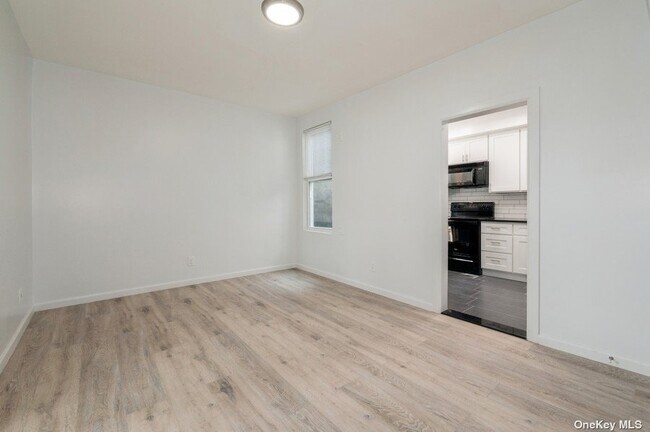 Foto del edificio - 200-05 Hollis Ave