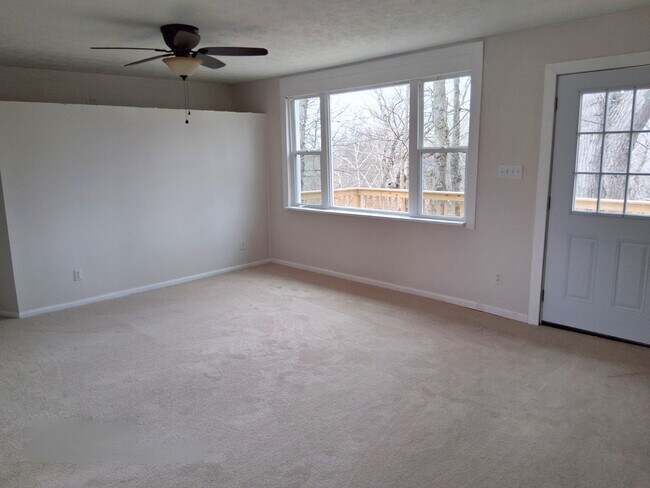Foto del edificio - 2121 Panhandle Rd