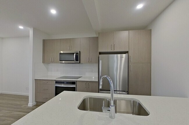 Photo du bâtiment - 11503-276 76 Ave NW