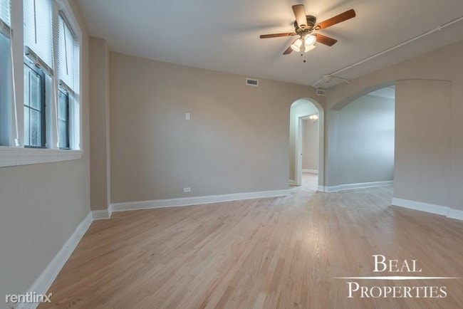 Building Photo - 896 Green Bay Rd