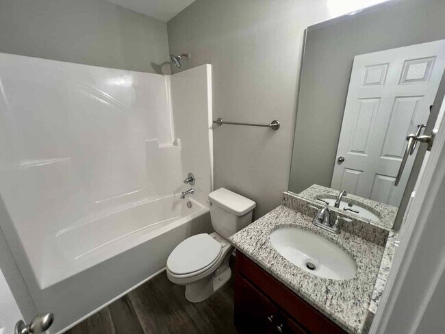 Building Photo - *Fully Renovated* 3 Bed, 2 Bath, Ranch Style