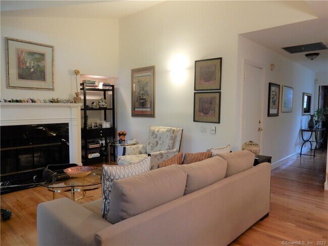 Foto del edificio - 230 Saugatuck Ave