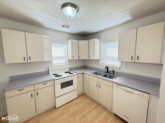 Foto del edificio - Spacious 3bd | 1ba House near Nob Hill Elementary School!