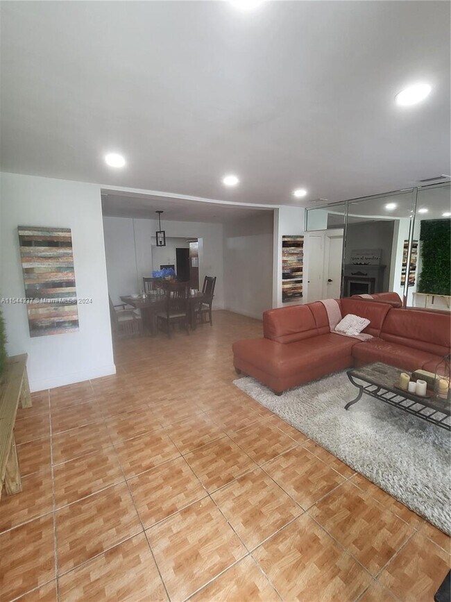 Foto del edificio - 801 NW 146th St