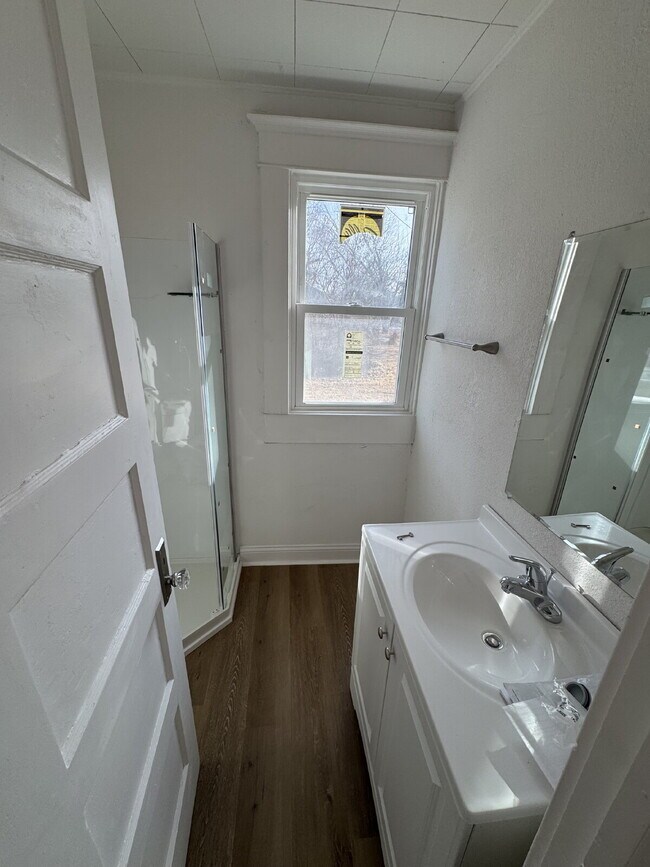 Foto del edificio - "Spacious 4-Bed, 3-Bath Home on South Poplar Street – 1758 Sq Ft of Comfort in Wichita!"