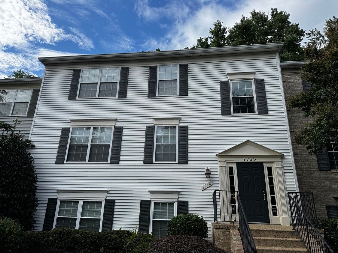 Foto principal - 7750 New Providence Dr