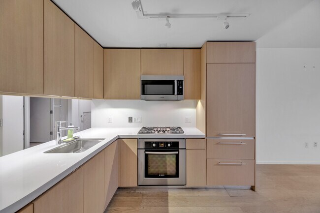 Building Photo - 925 H St NW