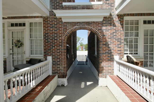 Building Photo - 2549 Walton Wy