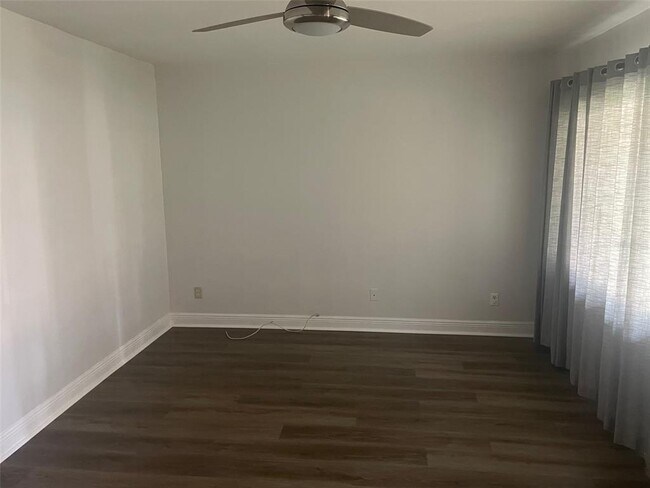 Building Photo - 8463 17th Way N
