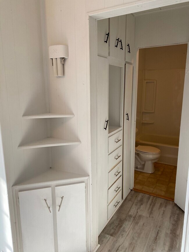 Almacenamiento - 1645 Cottage Ave