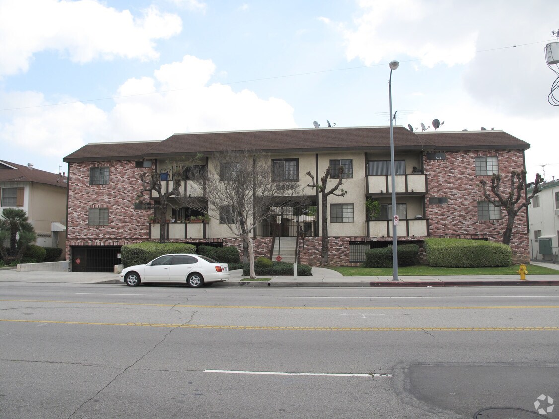 Foto del edificio - 5838 Whitsett Ave