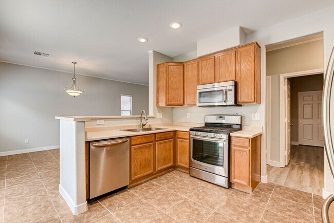 Building Photo - Beautiful 4 bedroom 3 bath home in Mountai...