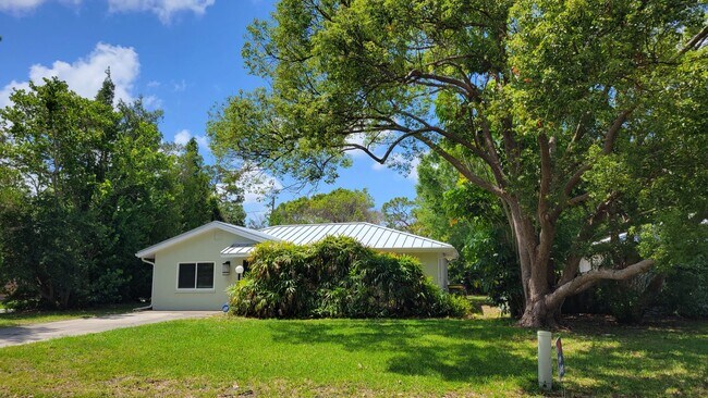 Foto del edificio - Annual Unfurnished 3/2 home just south of Ringling Museum