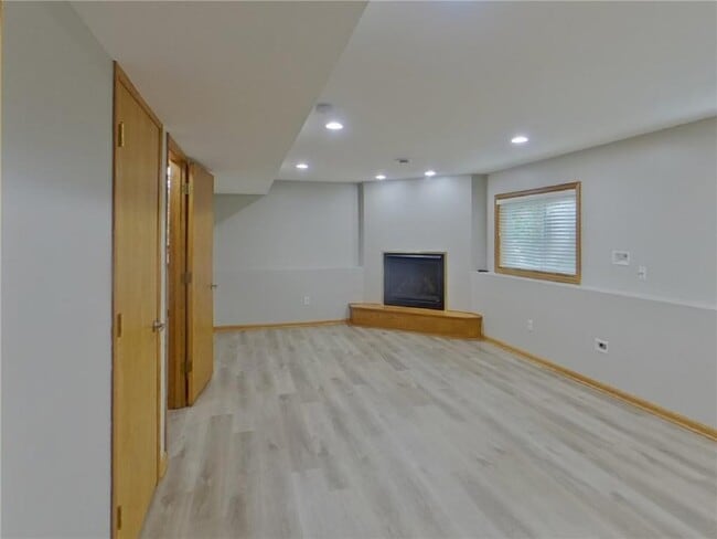 Building Photo - 54 Rosewood Dr