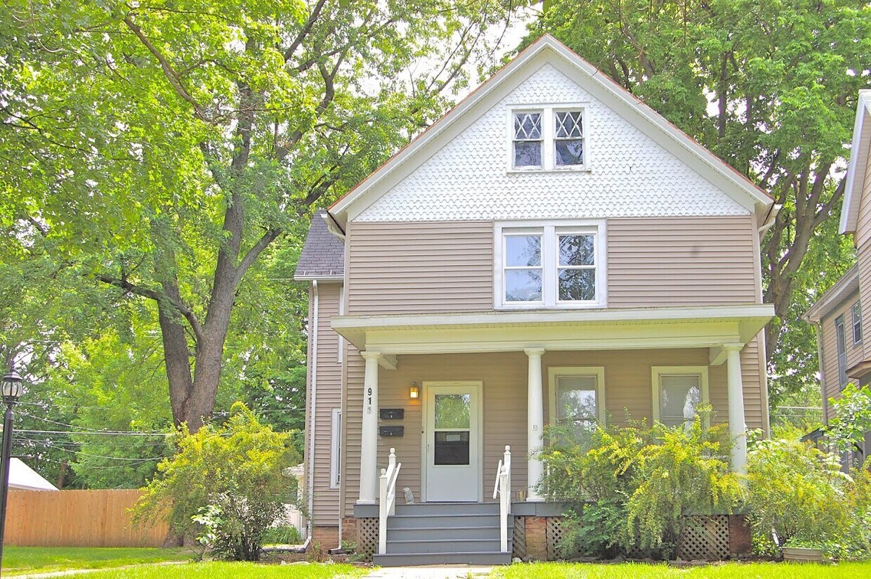Foto principal - 911 N East St