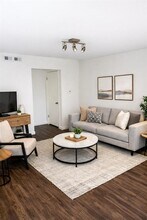 Building Photo - 415 W 39th St