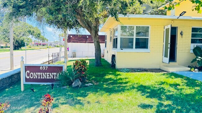 Foto del edificio - 637 N Oleander Ave