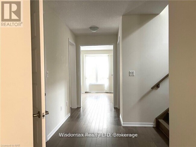 Photo du bâtiment - 8667 Chickory Trail